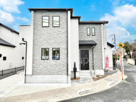 ���n�O�ώʐ^�@�������ꂽ�O�ρA�㎿�ȏZ��Ԃ��L���鎺���͉i�����S���ĉ߂�����Z���ł��B 