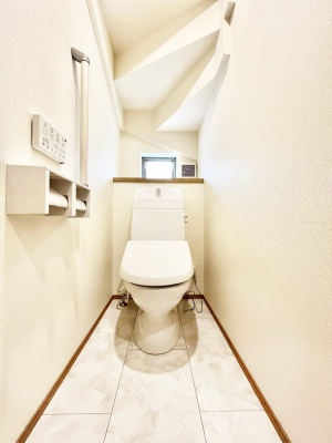 �g�C���@�g�C����1�K��2�K���ꂼ��ɔz�u����Ă��ĂƂĂ��֗��ł��B 