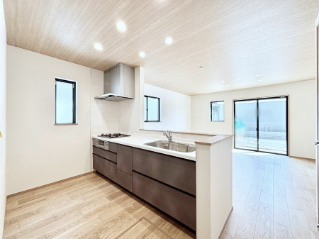 �L�b�`���@���r���O�ŗV�Ԃ��q�l�������Ȃ��炨�������ł���ΖʃL�b�`���B  