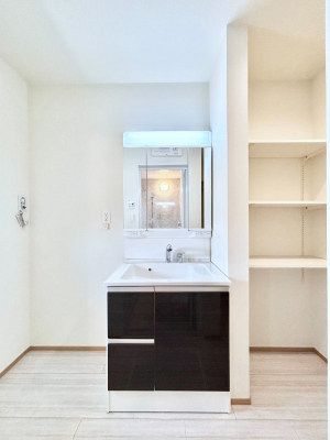 ���ʑ�E���ʏ��@��Ƃ�̐��ʃX�y�[�X�Œ��̐g�x�x���X���[�Y��