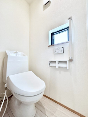 �g�C���@�g�C����1�K��2�K���ꂼ��ɔz�u����Ă��ĂƂĂ��֗��ł��B 