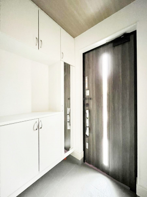 ���ց@�K���X�X���b�g�̓��������փh�A�������Ɍ���͂��Ă���܂�