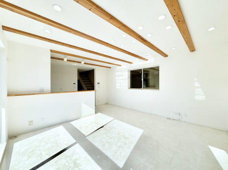 ���r���O�@���r���O�͖؂̗���������f�U�C���݌v�B�L����Ɨ������������������܂��B