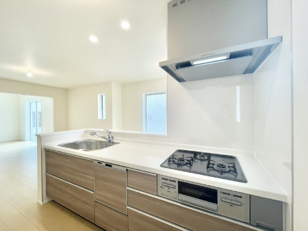 �L�b�`���@���������Ȃ���ł����Ƒ��Ƃ̉�b���y���߂�ΖʃL�b�`��