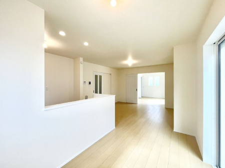 ���r���O�@�傫�ȑ����炽���Ղ�̗z���ƕ����������郊�r���O