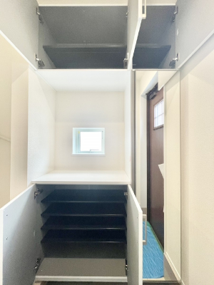 ���̑����ρ@�����Ղ���[�ł���V���[�Y�{�b�N�X�ŉƑ��S���̌C���A���ւ�������B  