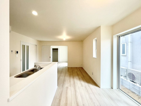 ���r���O�@�傫�ȑ����炽���Ղ�̗z���ƕ����������郊�r���O