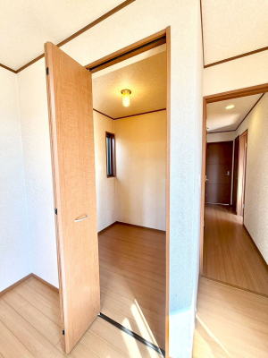 ���[�@�����Ղ�̔[�˃X�y�[�X�ŉ��K�ɕ�点����   