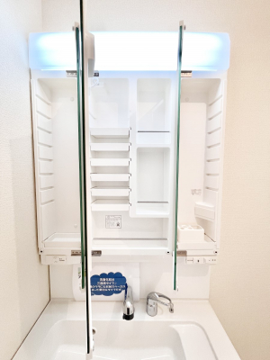 ���̑����ρ@�O�ʋ��̗��ɁA���ϕi��q���p�i�Ȃǂ����[�\�B���ʑ����������ƕۂ��܂��I