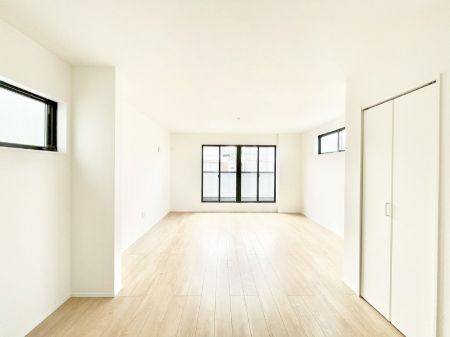 ���r���O�@�Ƒ��c���̎��Ԃ����������Ȃ��났�̃��r���O�_�C�j���O�B   