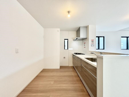 �L�b�`���@�u�₩�ȕ����ʂ蔲����L�b�`���B��������̂Ŗ��邭���C�ɂ��𗧂��܂��B