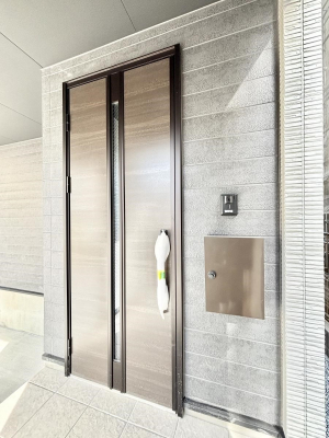 ���ց@�Z�܂��̊�����o����A���փh�A�B 