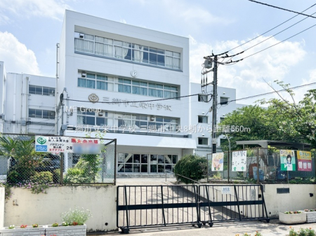 ���ӊ��@���w�Z 560m �O���s���h���w�Z