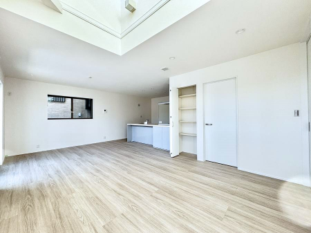 ���r���O�@���邢�z���������A�����̕��͋C�ɖ�������郊�r���O�E�_�C�j���O�B 