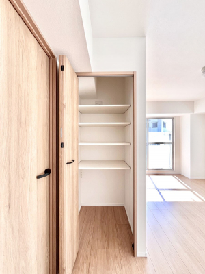 ���̑����ρ@���r���O���[�B�����Ɏ��[������ƕ����W�܂�LDK���X�b�L���Еt�������ł��ˁB  