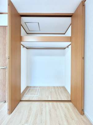 ���[�@�m���̃N���[�[�b�g�B���s��������̂Ō���̈ߗނ�����������܂�܂��B