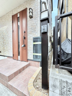 ���̑��@�\�D�E�C���^�[�z���E�|�X�g���ЂƂɏW��B�G���g�����X�ɂȂ��ރV���v���f�U�C���B