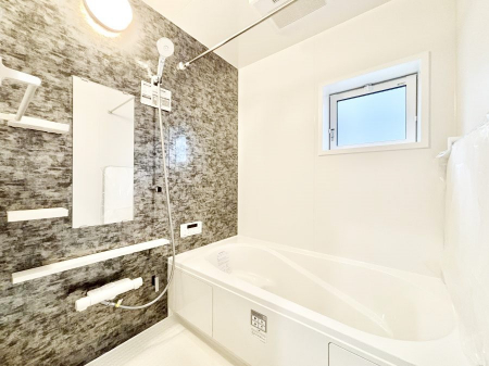 �����@���������̂���_�[�N�J���[����ɂ����o�X���[����1���̔������t���b�V���I