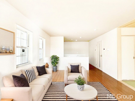 ���r���O�@�Ƒ��̘a�₩�ȉ�b���������Ă������B�J�����̂��郊�r���O�ł��B���Ƌ��CG�ł�  