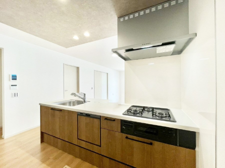 �L�b�`���@���������Ȃ���ł����Ƒ��Ƃ̉�b���y���߂�ΖʃL�b�`��