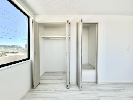 ���[�@�m���̃N���[�[�b�g�B���s��������̂Ō���̈ߗނ�����������܂�܂��B