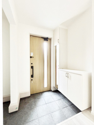 ���ց@�K���X�X���b�g�̓��������փh�A�������Ɍ���͂��Ă���܂�