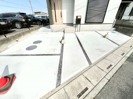 �@�J�[�X�y�[�X�͂Q�䒓�ԉB�Z�J���h�J�[�◈�q���ɕ֗��ł��I