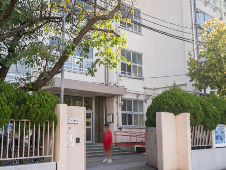 ���ӊ��@���w�Z 200m �����旧���]���w�Z