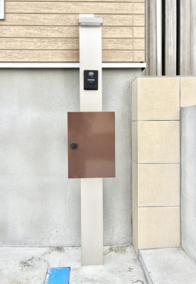 ���̑��@�\�D�E�C���^�[�z���E�|�X�g���ЂƂɏW��B�G���g�����X�ɂȂ��ރV���v���f�U�C���B