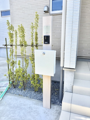 ���̑��@�\�D�E�C���^�[�z���E�|�X�g���ЂƂɏW��B�G���g�����X�ɂȂ��ރV���v���f�U�C���B