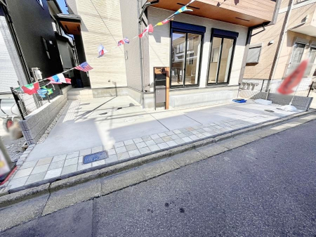 �@�ڂ̑O�����ԏꂾ�ƉJ�̓�����ʂɂ������������������֗��ł���