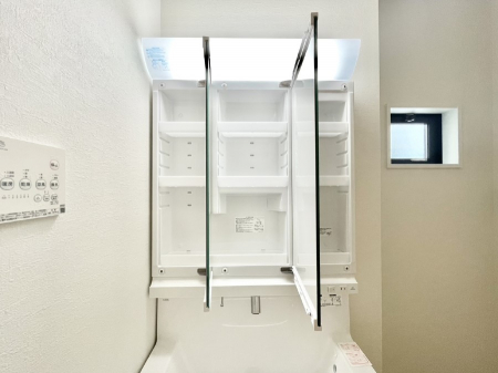 ���̑����ρ@�O�ʋ��̗��ɁA���ϕi��q���p�i�Ȃǂ����[�\�B���ʑ����������ƕۂ��܂��I