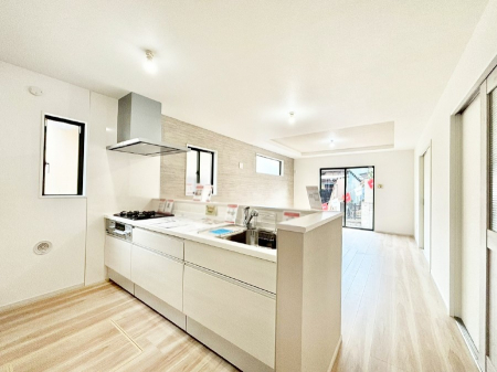 �L�b�`���@���������Ȃ���ł����Ƒ��Ƃ̉�b���y���߂�ΖʃL�b�`��