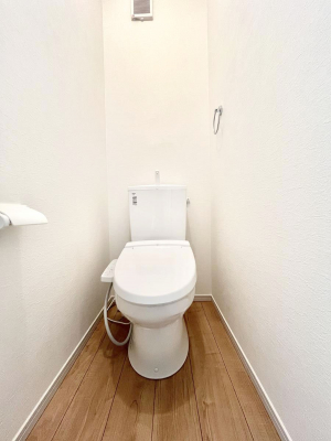 �g�C���@�g�C����1�K��2�K���ꂼ��ɔz�u����Ă��ĂƂĂ��֗��ł��B 