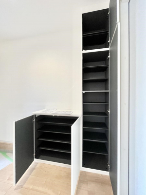 ���̑����ρ@�����Ղ���[�ł���V���[�Y�{�b�N�X�ŉƑ��S���̌C���A���ւ�������B  