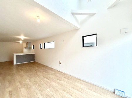 ���r���O�@�Ƒ��c���̎��Ԃ����������Ȃ��났�̃��r���O�_�C�j���O�B   