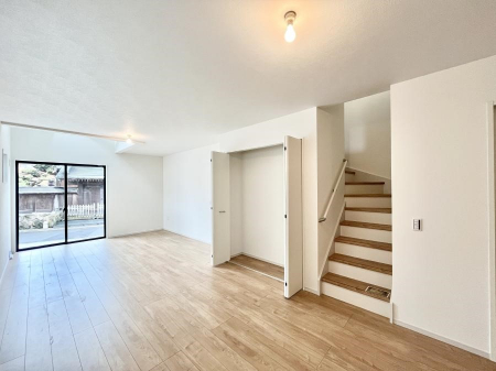 ���̑����ρ@���r���O�K�i���Ƒ��̏Ί�Ɖ�b���Ȃ��ł���܂�  