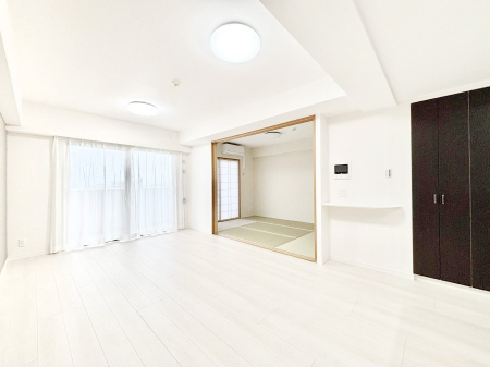 ���r���O�@���邢�z���������A�����̕��͋C�ɖ�������郊�r���O�_�C�j���O 