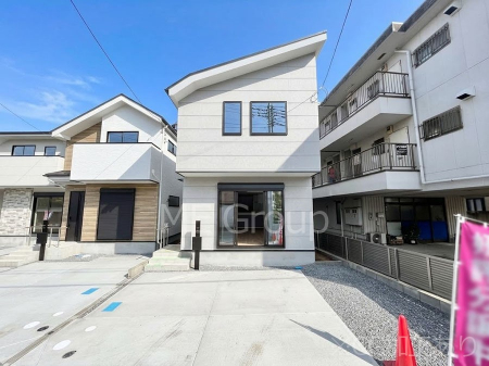 ���n�O�ώʐ^�@�������ꂽ�O�ρA�㎿�ȏZ��Ԃ��L���鎺���͉i�����S���ĉ߂�����Z���ł��B 