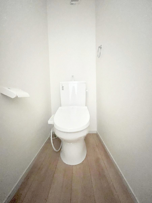 �g�C���@�g�C����1�K��2�K���ꂼ��ɔz�u����Ă��ĂƂĂ��֗��ł��B 