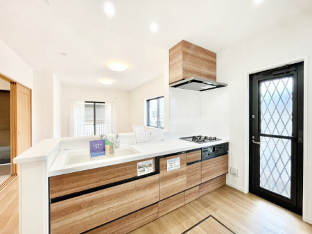 �L�b�`���@���r���O�ŗV�Ԃ��q�l�������Ȃ��炨�������ł���ΖʃL�b�`���B  