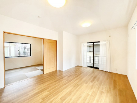 ���r���O�@�Ƒ��c���̎��Ԃ����������Ȃ��났�̃��r���O�_�C�j���O�B   