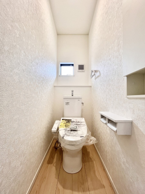 �g�C���@�g�C����1�K��2�K���ꂼ��ɔz�u����Ă��ĂƂĂ��֗��ł��B 