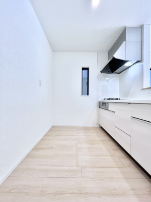 �L�b�`���@�u�₩�ȕ����ʂ蔲����L�b�`���B��������̂Ŗ��邭���C�ɂ��𗧂��܂��B