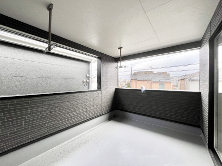 �o���R�j�[�@�C���i�[�o���R�j�[�Ȃ̂ŉJ�ł����󕨂����������o���āA���ʂ�������̂Ŋ������ǂ��A�������X�y�[�X�Ƃ��ďd�󂵂܂��B 