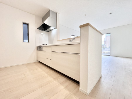 �L�b�`���@�u�₩�ȕ����ʂ蔲����L�b�`���B��������̂Ŗ��邭���C�ɂ��𗧂��܂��B