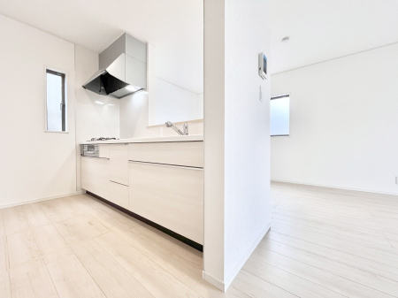 �L�b�`���@�u�₩�ȕ����ʂ蔲����L�b�`���B��������̂Ŗ��邭���C�ɂ��𗧂��܂��B