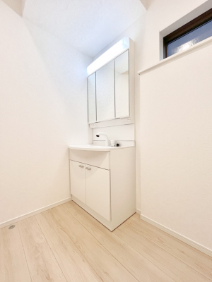 ���ʑ�E���ʏ��@�O�ʋ��̗��ɁA���ϕi��q���p�i�Ȃǂ����[�\�B���ʑ����������ƕۂ��܂��I  