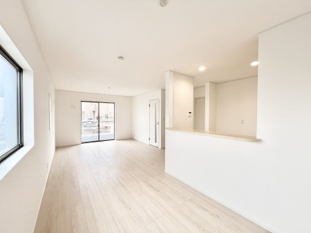 ���r���O�@���邢�z���������A�����̕��͋C�ɖ�������郊�r���O�E�_�C�j���O�B 