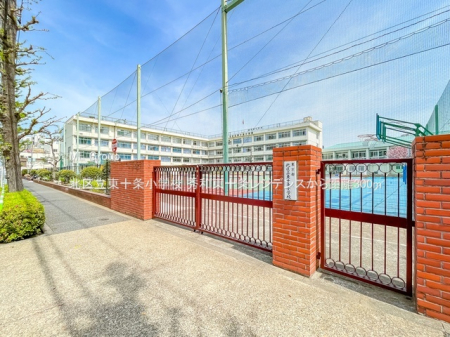 ���ӊ��@���w�Z 300m �k�旧���\�����w�Z